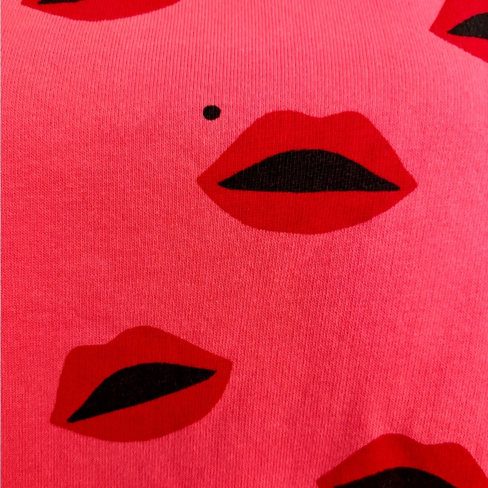 Graphic Lips French Terry Top - Picture 2 of 6
